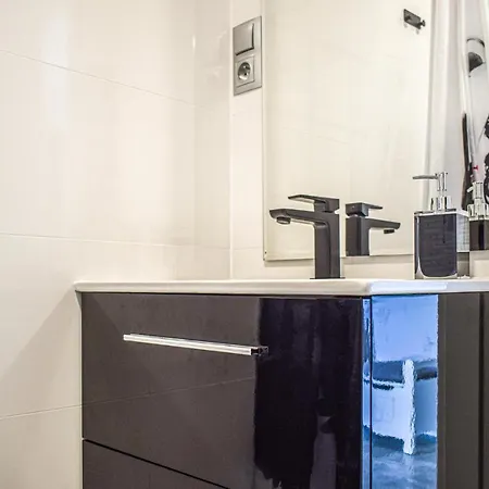 2 Bedroom Beautiful In בית נופש נובה וארפנו